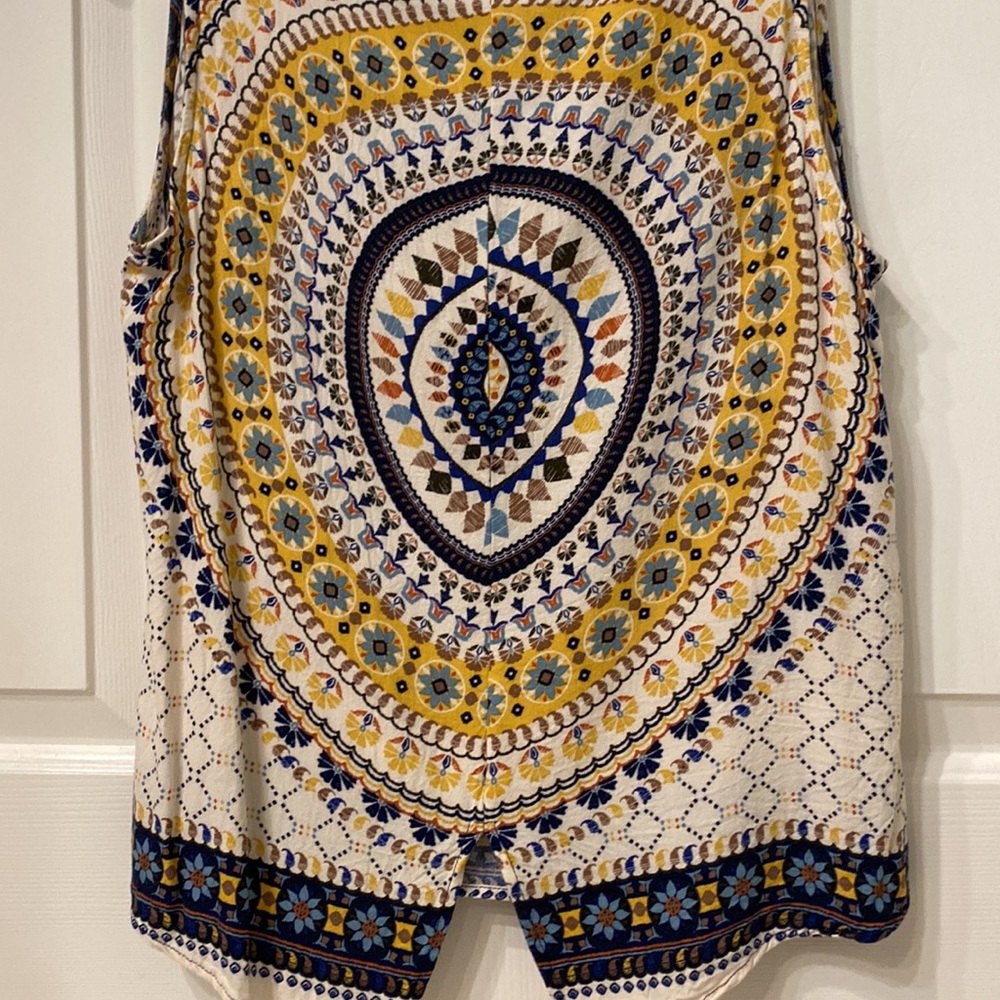 Patterned tank - Picture 2 of 3